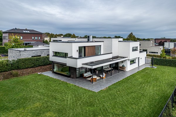 Foto - Te koop: Imposant ontworpen villa uit 2023 die alles te bieden heeft: luxe, comfort en duurzaamheid in de geliefde nieuwbouwwijk Park Hoogveld